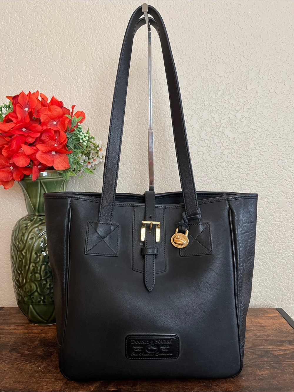 Like new Dooney & Bourke tote